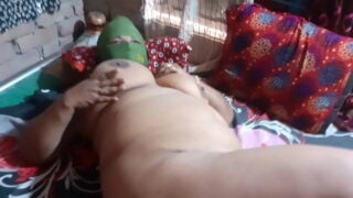 Xxxx Bf Videoपाकिस्तानी पंजाबी मोम ने चूत गांड दिखाई तेल लगा के वीडियो